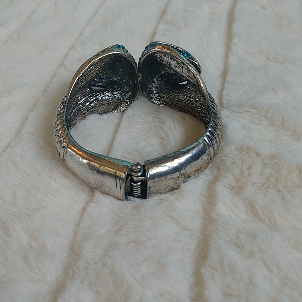 Rhinestone cobra head bracelet - Picture 3 of 4